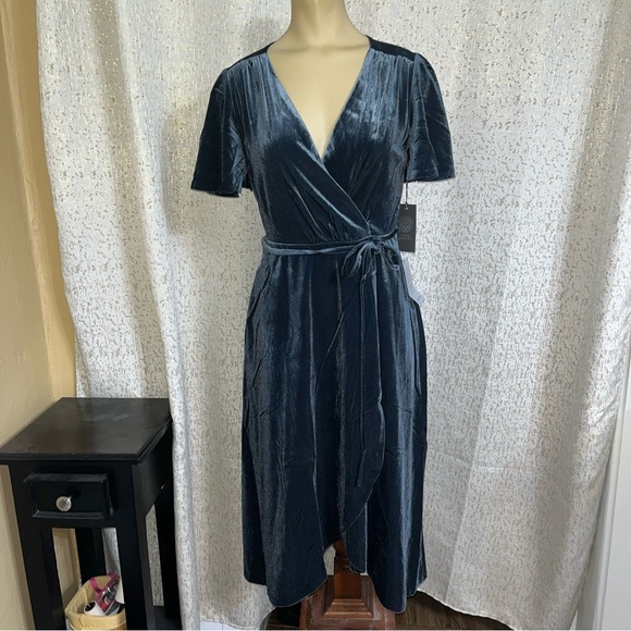Vince Camuto Womens Velvet Charcoal Flutter Sleeve Faux Wrap Dress, NWT, Size 0 - Picture 1 of 3